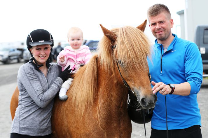 Vigdís Matthíasdóttir ásamt Eyjólfi Þorsteinssyni og dóttur þeirra.