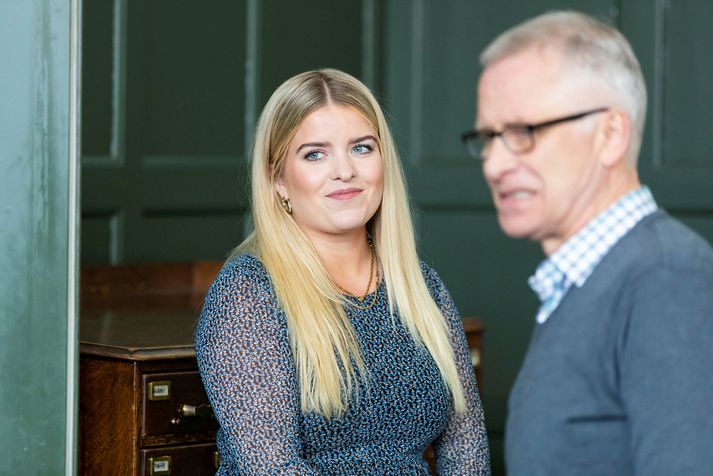 Áslaug Arna Sigurbjörnsdóttir dómsmálaráðherra. Þórólfur Guðnason sóttvarnalæknir er í forgrunni.