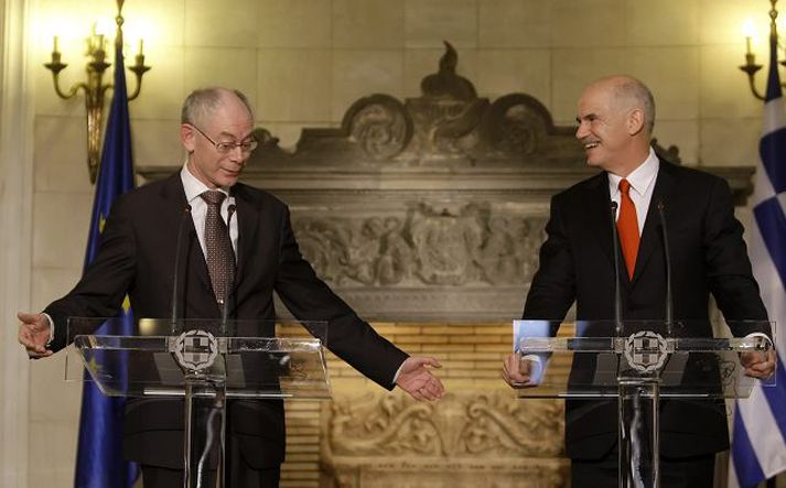 George Papandreou, forsætisráðherra Grikklands, ræddi stöðuna í fyrradag við Hermann van Rompuy, forseta leiðtogaráðs Evrópusambandsins, sem stendur honum á hægri hönd. Fréttablaðið/AP