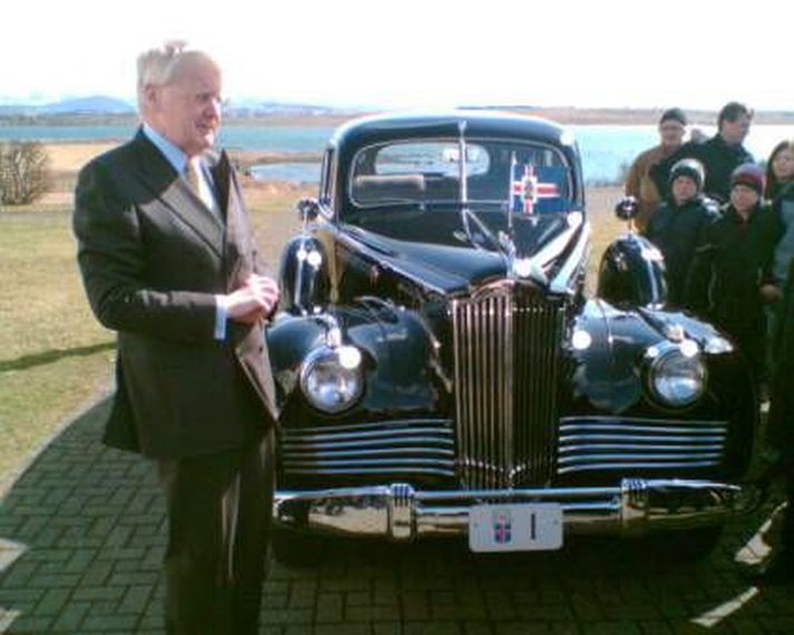 Bíll var nýverið afhentur eftir endurgerð.