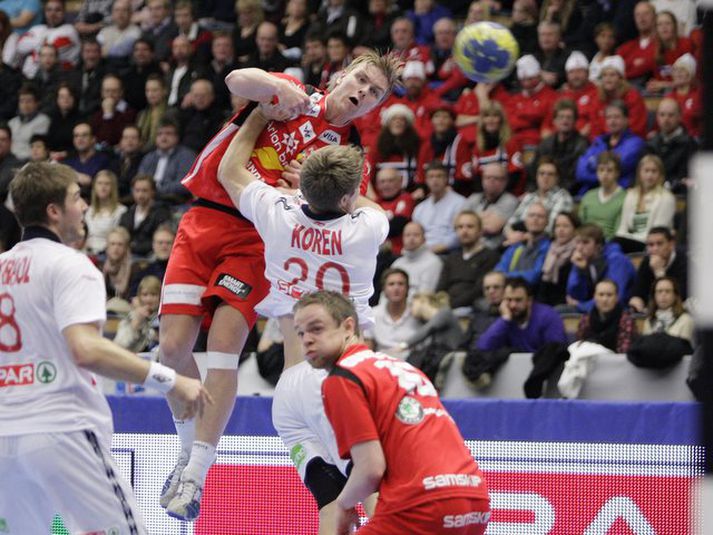 Aron Pálmarsson lætur hér vaða á móti Norðmönnum í gær.