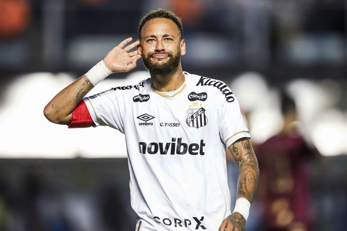 Neymar lét öllum illum látum eftir leik. 