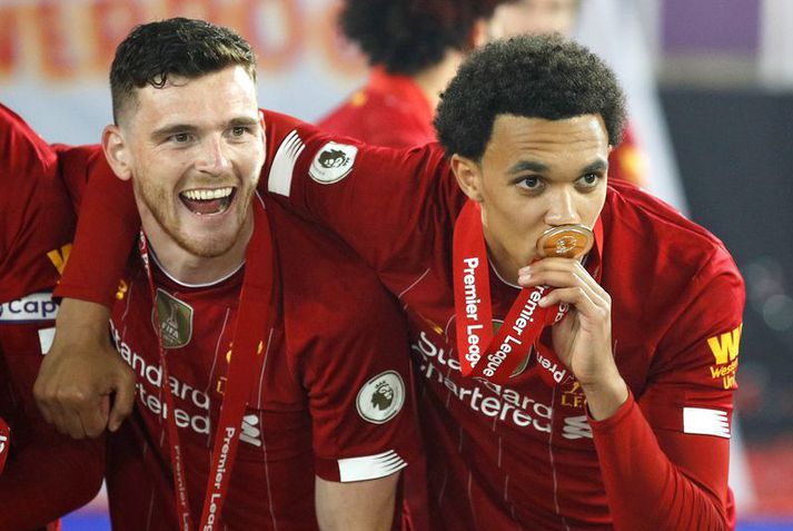 Andy Robertson og Trent Alexander-Arnold fengu báðir stöðuhækkun hjá Liverpool á dögunum.