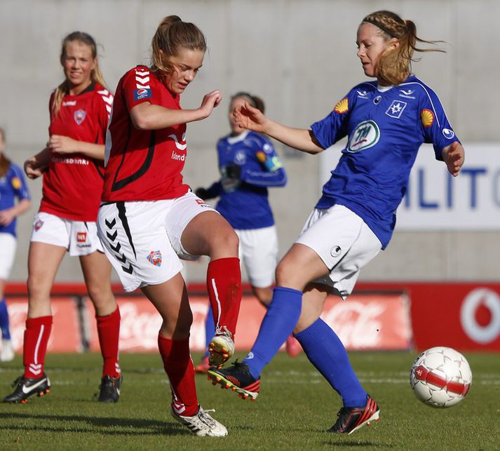 Hildur Antonsdóttir og Harpa Þorsteinsdóttir eru í hópnum.