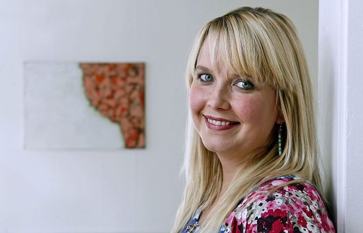 Anna Svava Knútsdóttir leikkona skrifar handritið að Makalaus-þáttunum og hefur þurft að skrifa þó nokkrar kynlífssenur sem er ný reynsla fyrir hana.Fréttablaðið/pjetur