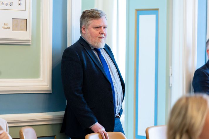 Sigmundur Davíð Gunnlaugsson segir Sjálfstæðisflokkinn hafa sótt fylgi á skarpri breytingastefnu en síðan valið miðjusamstarf með Viðreisn og Framsókn.