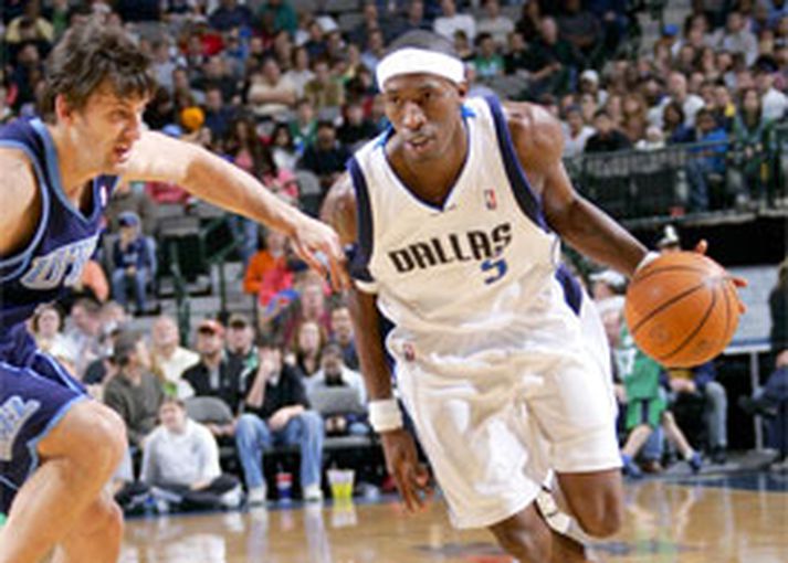 Varnarmenn Utah réðu ekkert við Josh Howard í nótt
