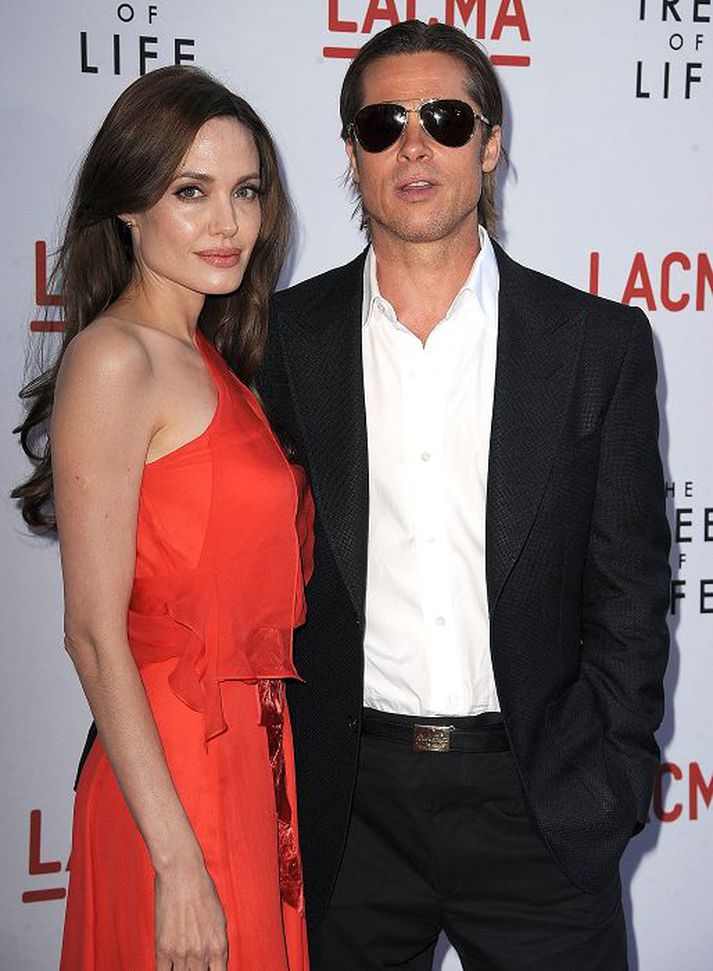 Angelina Jolie er sögð afbrýðisöm vegna sambands Brads Pitt og samstarfskonu hans.nordicphotos/getty