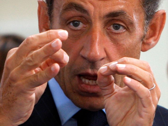 Sarkozy Frakklandsforseti vill að notkun höfuðblæju verði bönnuð.