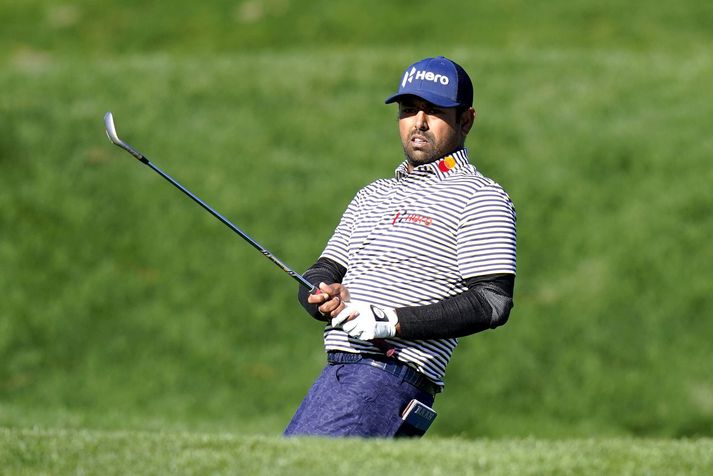 Anirban Lahiri horfir á eftir einu högga sinna á þriðja hringum í gær.