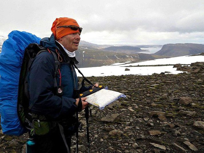 Helgi hefur lokið leiðsöguprófi og er mikill ferðaáhugamaður.