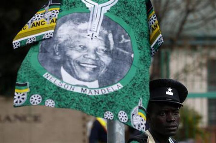 Afmælisbarn dagsins er Nelson Mandela.