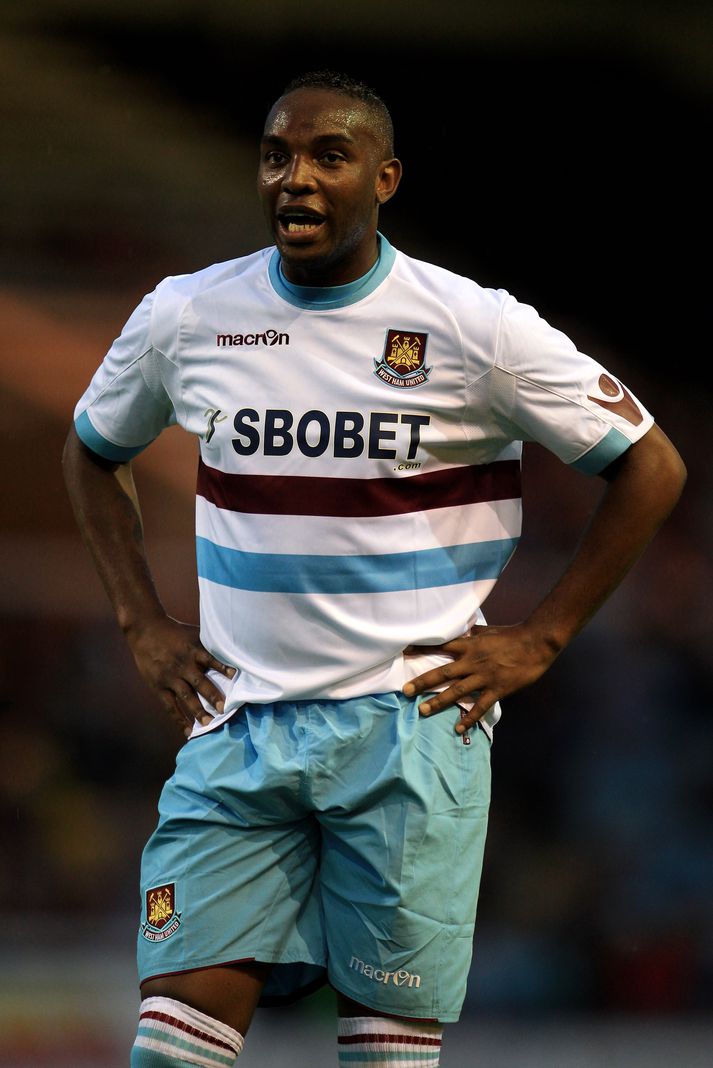 Suður-Afríkumaðurinn Benni McCarthy er ekki vinsælasti leikmaðurinn hjá stuðningsmönnum West Ham.