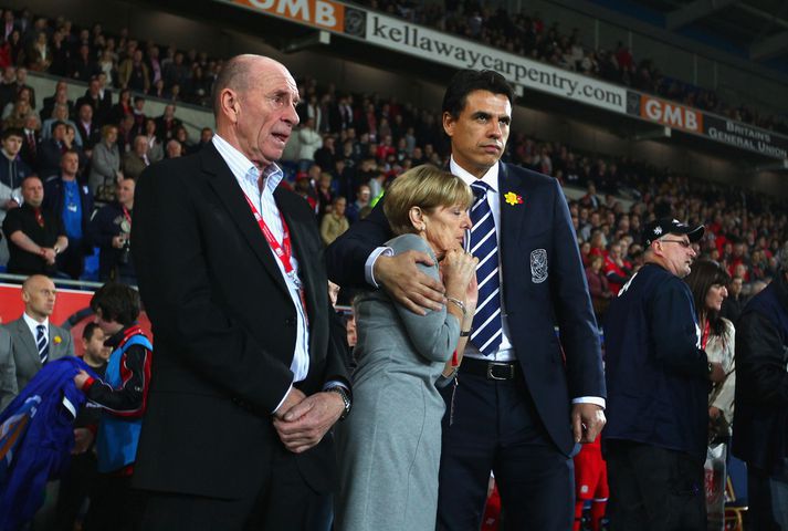 Chris Coleman með foreldrum Gary Speed.