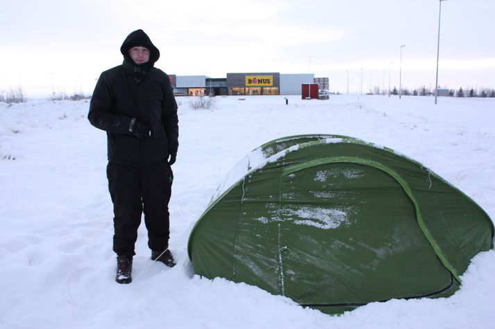 Fimm erlendir ferðamenn frá Frakklandi gistu í tjaldi á Selfossi í nótt.