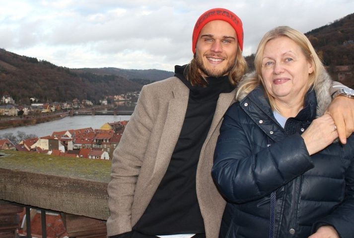 Mæðginin Rúrik Gíslason og Þóra Ragnarsdóttir voru mjög náin og byrjuðu alla daga á símtali.