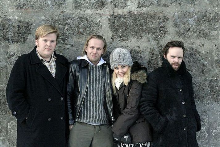 Munaðarleysingjarnir Bjóða upp á tekjutengda leiksýningu.