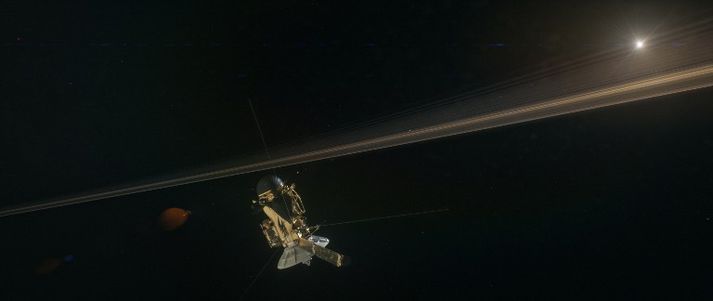 Hér er ein af síðustu dýfum Cassini-geimfarsins á milli Satúrnusar og hringjanna sýnd á skýringarmynd.