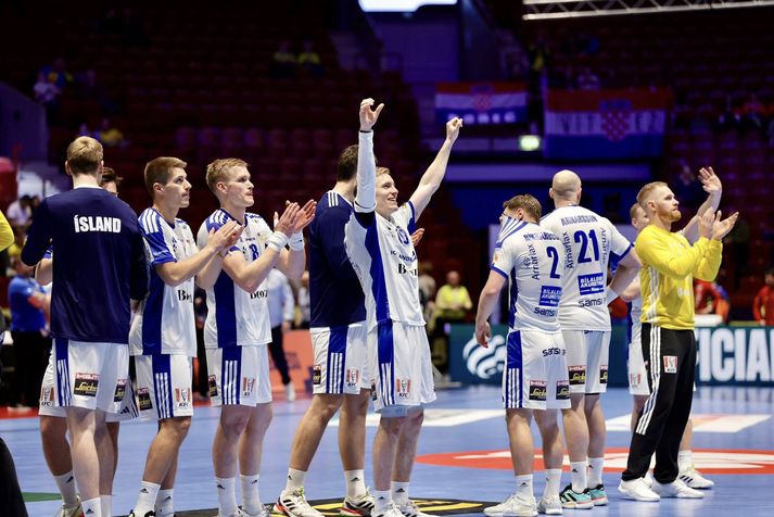 Strákarnir okkar bíða eftir úrslitum úr öðrum leikjum til að vita hverjum þeir mæta í undanúrslitum.