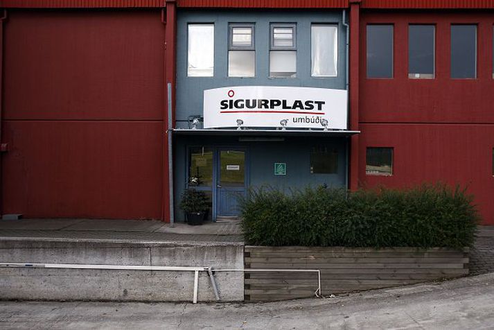 Fyrri eigendur Sigurplasts eru grunaðir um að hafa fjarlægt bókhaldsgögn og hlunnfarið hluthafa. Sautján starfa hjá félaginu. Fréttablaðið/stefán