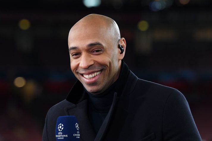 Thierry Henry er goðsögn í sögu Arsenal. Hann var staddur á Emirates leikvanginum í gær er Arsenal tryggði sér sæti í átta liða úrslitum Meistaradeildar Evrópu með sigri á Porto í vítaspyrnukeppni