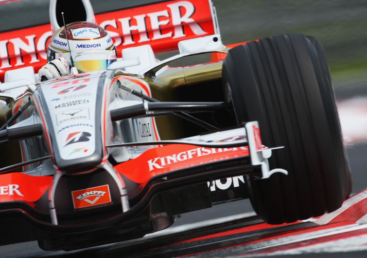Adrian Sutil og Giancarlo Fisichella verða áfram ökumenn Force India á næsta ári.