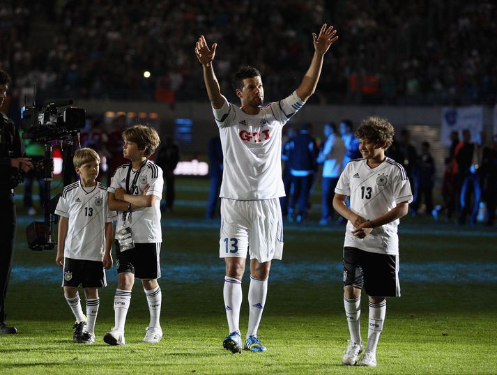 Michael Ballack með sonum sínum. Emilio er annar frá vinstri.