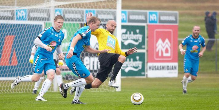 Garðar Gunnlaugsson leikmaður ÍA skoraði tvívegis gegn Fylki í gær í 2-1 sigri ÍA.
