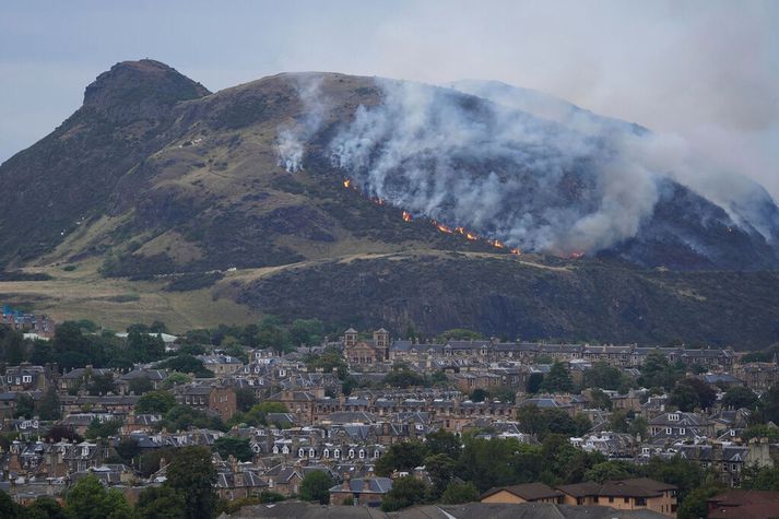 Fjallið er kennileiti í Edinborg og gnæfir yfir gömlu borginni.