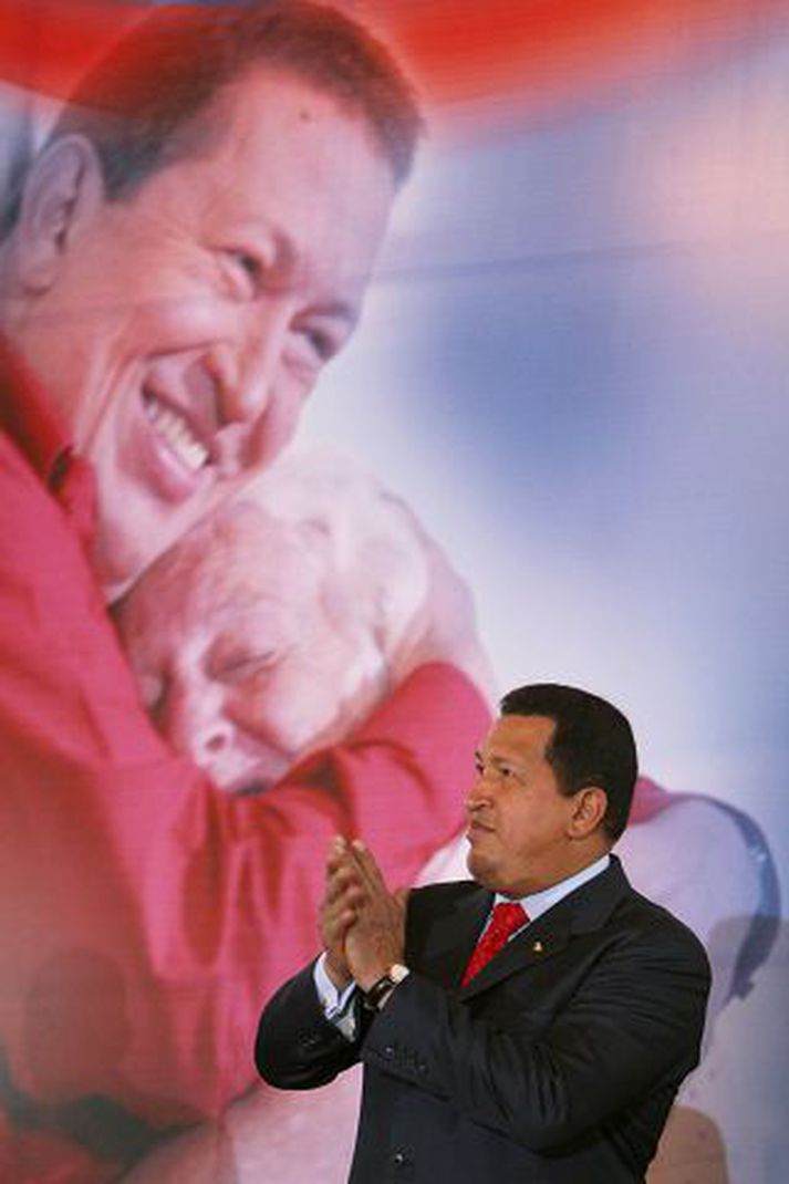 Hugo Chavez sveiflar þjóðnýtingar-sleggjunni.
