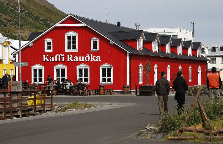 Umsvif Róberts Guðfinnssonar í heimabæ hans hafa verið vaxandi síðustu ár. Meðal annars rekur félag hans þar veitingastaðinn Kaffi Rauðku.