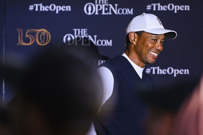 Tiger Woods hafði ástæðu til að brosa þegar hann fékk bónusinn sinn.