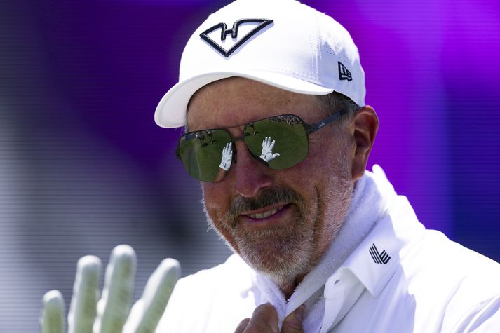 Phil Mickelson keppir á LIV mótaröðinni en hann er sigursælasti kylfingur síðustu áratuga.