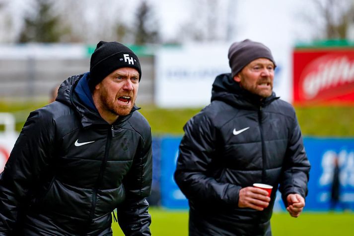 Guðni og Hlynur Eiríksson, þjálfarar FH.