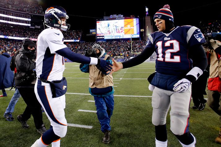 Peyton Manning og Tom Brady, til hægri.