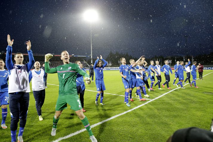 Hannes Þór og aðrir leikmenn íslenska landsliðsins, voru að vonum í skýjunum eftir leikinn í gær.