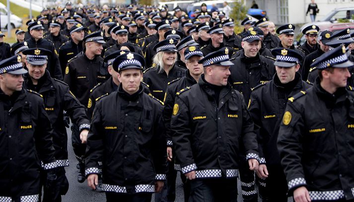 Lögreglumenn gengu fylktu liði til mótmæla fyrr á árinu.