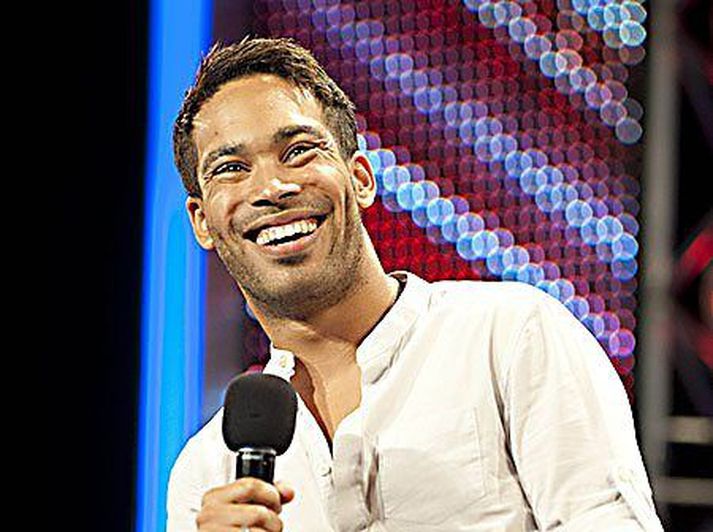 Sigurstranglegur Danyl Johnson söng sig inn í hug og hjörtu Breta í fyrsta þætti nýrrar X-Factor-seríu og Simon Cowell fullyrti að frammistaða hans væri besta fyrsta prufa sem hann hefði séð.