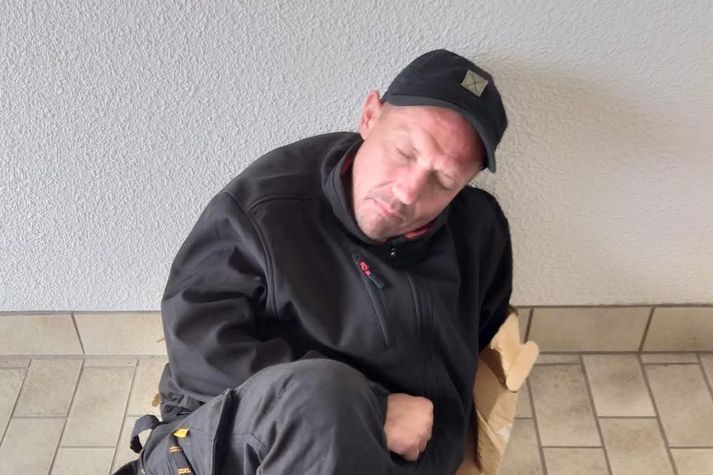 Lögregla leitar mannsins á myndinni. 