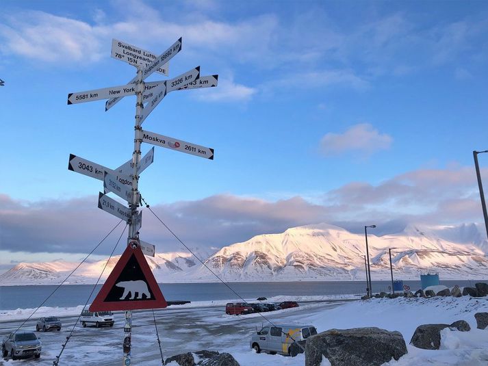 Frá flugvellinum í Longyearbyen á Svalbarða.