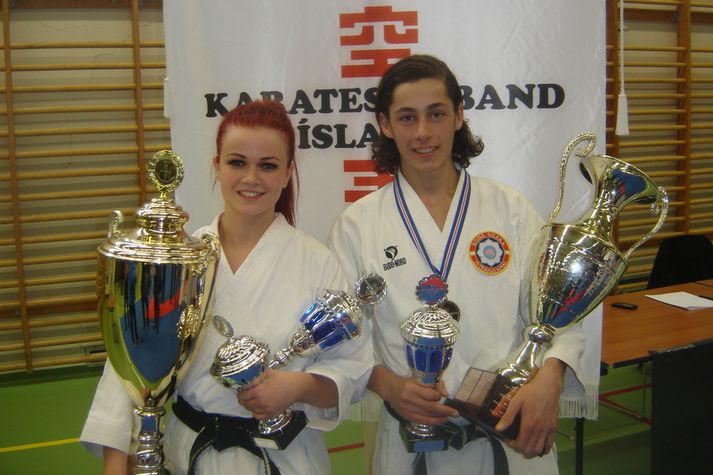 Aðalheiður Rósa Harðardóttir og Kristján Helgi Carrasco með Íslandsmeistara sína í kata.