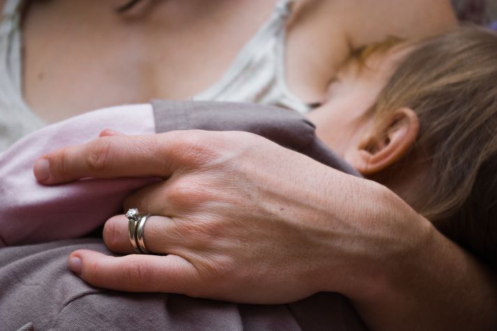 Rannsakendur við Háskóla Íslands eru í startholunum með rannsókn um eftirsjá og móðurhlutverkið. Það sé hvorki samfélagslega viðurkennt né rými til þess að tjá sig um eftirsjá nema henni sé komið á framfæri í tengslum við ákvarðanir um að hafa ekki eignast börn.