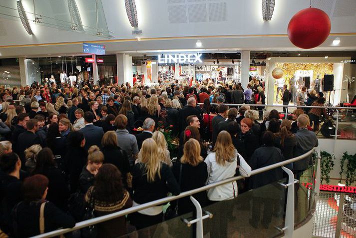 Þúsundir streymdu í Smáralind þegar Lindex opnaði á sínum tíma. Reikna mætti með svipuðum viðbrögðum ef H&M kæmi til landsins.