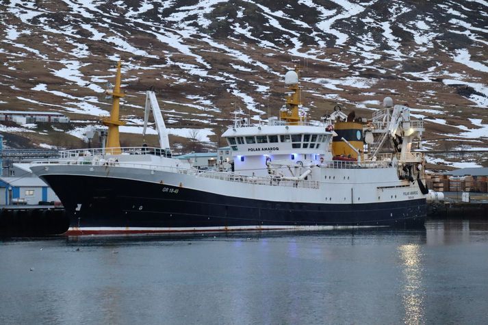 Grænlenska skipið Polar Amaroq kom til Norðfjarðar í morgun með fyrsta loðnufarm vertíðarinnar.