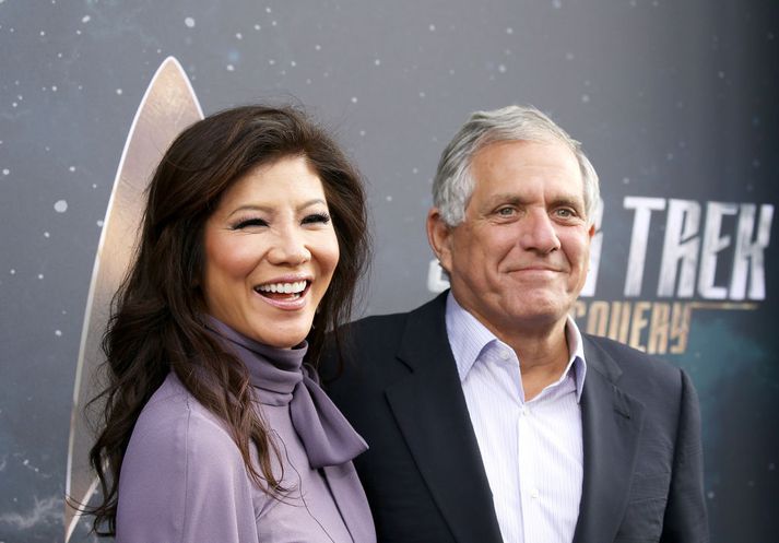 Les Moonves ásamt eiginkonu sinni, sjónvarpskonunni Julie Chen.