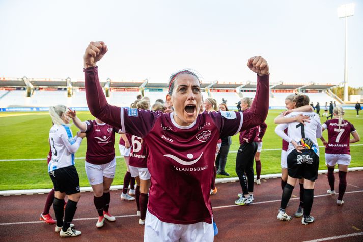 Hólmfríður Magnúsdóttir fagnar eftir að Selfoss vann sinn fyrsta bikarmeistaratitil. Hún skoraði þá fyrra mark Selfoss í 2-1 sigri á KR.