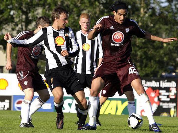 Skúli Jón Friðgeirsson og Baldur Sigurðsson í baráttu gegn Larissa árið 2009.
