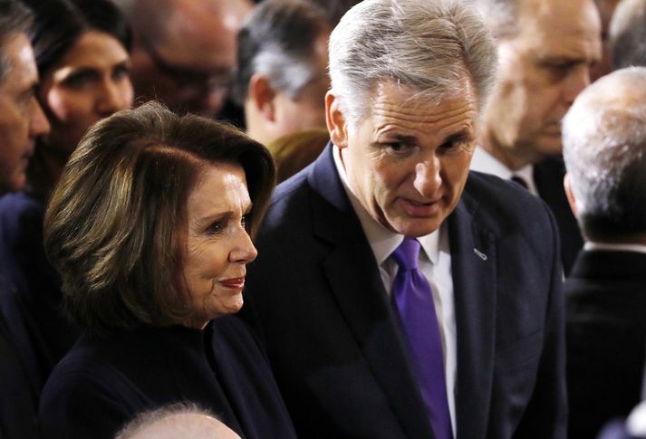 Nancy Pelosi, forseti fulltrúadeildarinnar, og Kevin McCarthy, leiðtogi repúblikana í deildinni, tóku þátt í að semja um skuldaþakið og fjárlög.