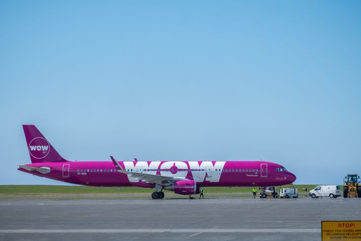 Vél ALC sem WOW air hafði á leigu og Isavia kyrrsetti vegna skulda flugfélagsins fór af landi brott í morgun.