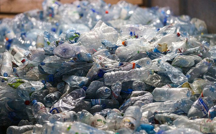 Sameinuðu Þjóðirnar vilja að jarðarbúar minnki plastnotkun sína fyrir árið 2030.